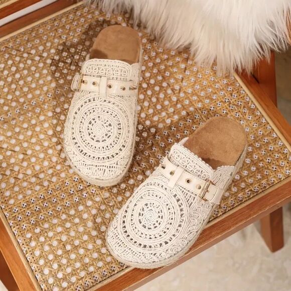 Elegant Designed Clogs In Cream - Picture 3 of 6